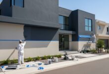 Fassade zweifarbig streichen: Ideen & Profi-Tipps