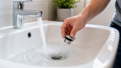 Abfluss am Waschbecken prüfen