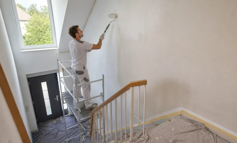 Treppenhaus sicher vom Innengerüst aus streichen